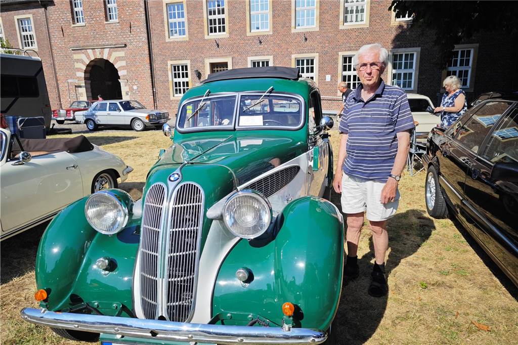 Zahlreiche Oldtimer und US-Cars beeindrucken die Besucher