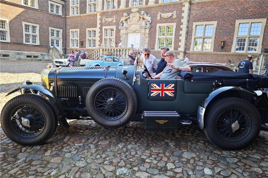 Zahlreiche Oldtimer und US-Cars beeindrucken die Besucher