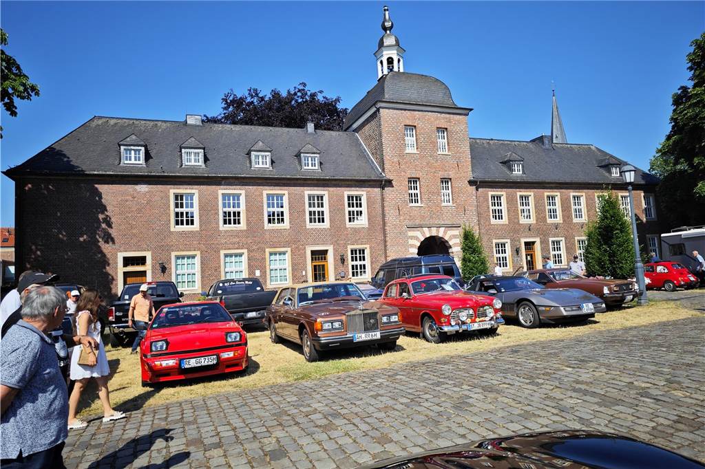 Zahlreiche Oldtimer und US-Cars beeindrucken die Besucher