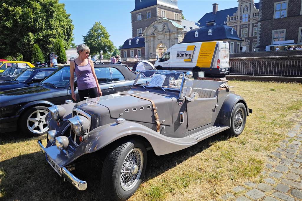 Zahlreiche Oldtimer und US-Cars beeindrucken die Besucher