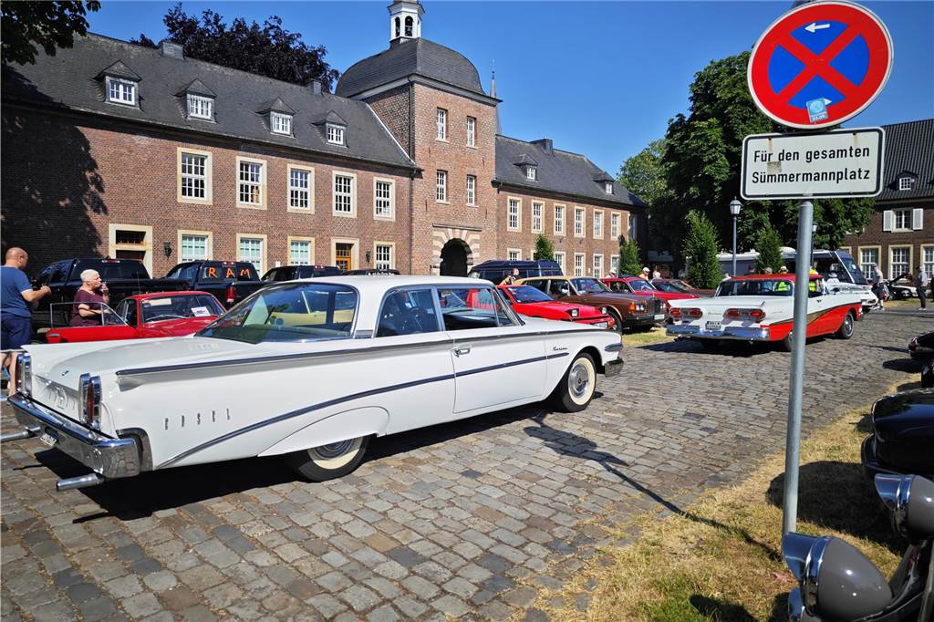Zahlreiche Oldtimer und US-Cars beeindrucken die Besucher