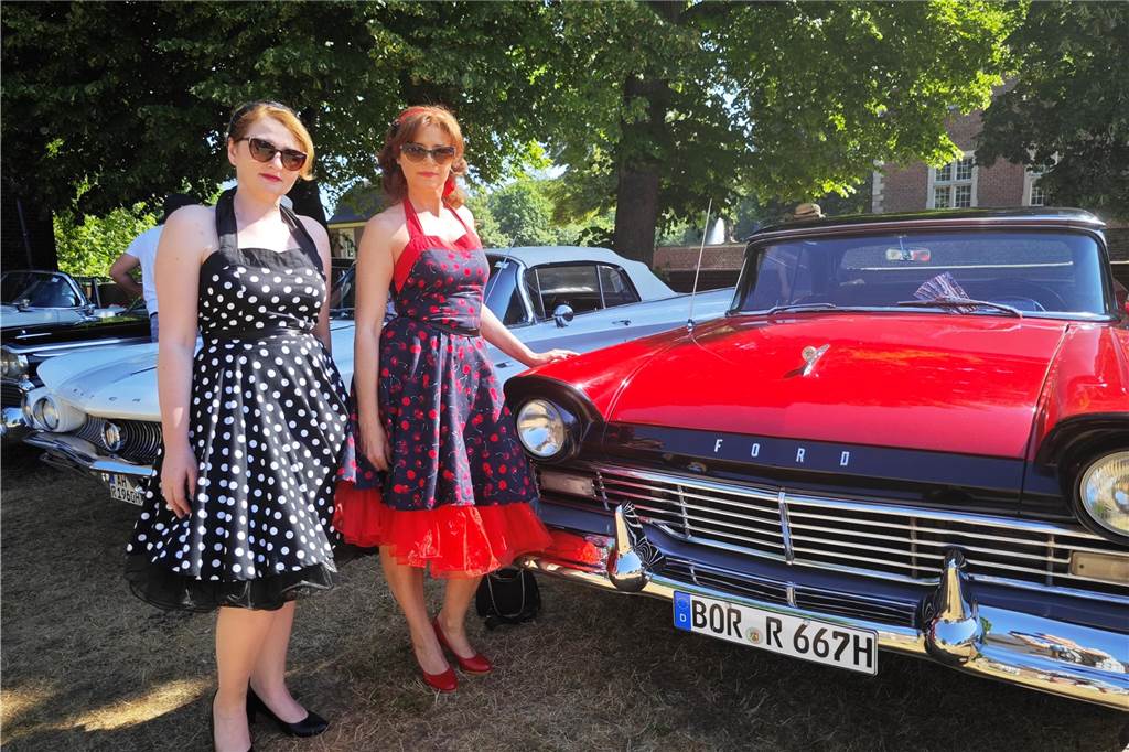 Zahlreiche Oldtimer und US-Cars beeindrucken die Besucher