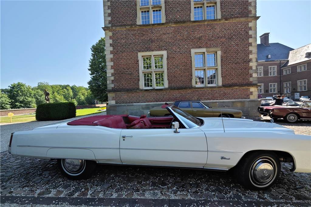 Zahlreiche Oldtimer und US-Cars beeindrucken die Besucher