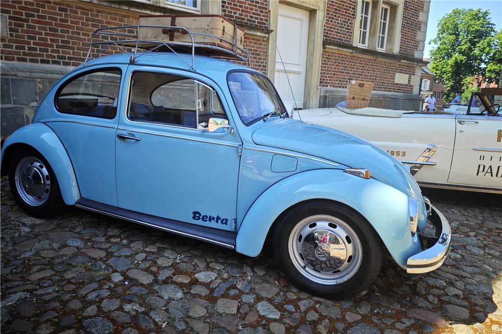 Zahlreiche Oldtimer und US-Cars beeindrucken die Besucher