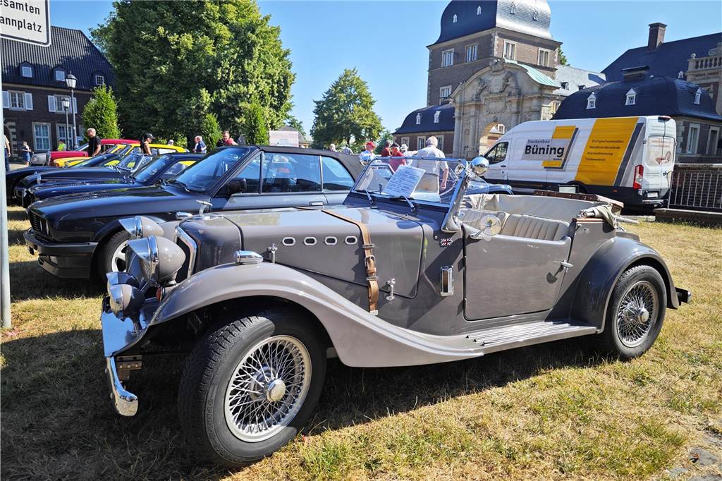 Zahlreiche Oldtimer und US-Cars beeindrucken die Besucher
