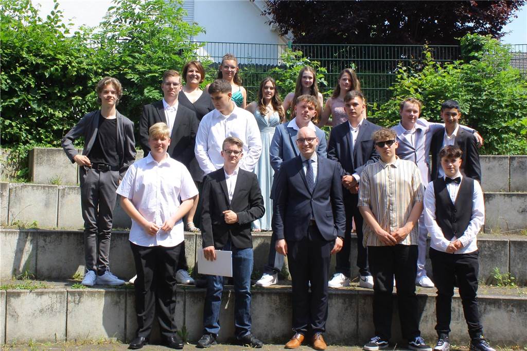 Viele Bilder der Abschlussklassen 2023: Schulen aus Selm, Olfen und Nordkirchen