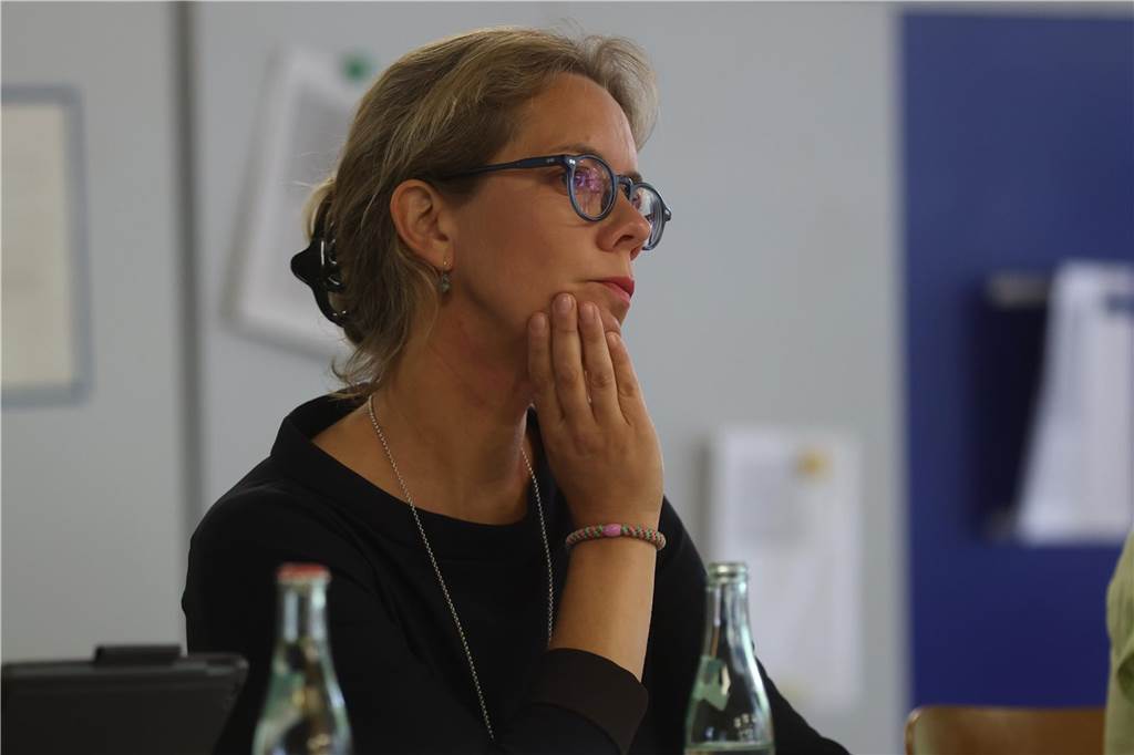 Zeltstadt-Versammlung: Politik und Polizei stellen sich Bürgerfragen