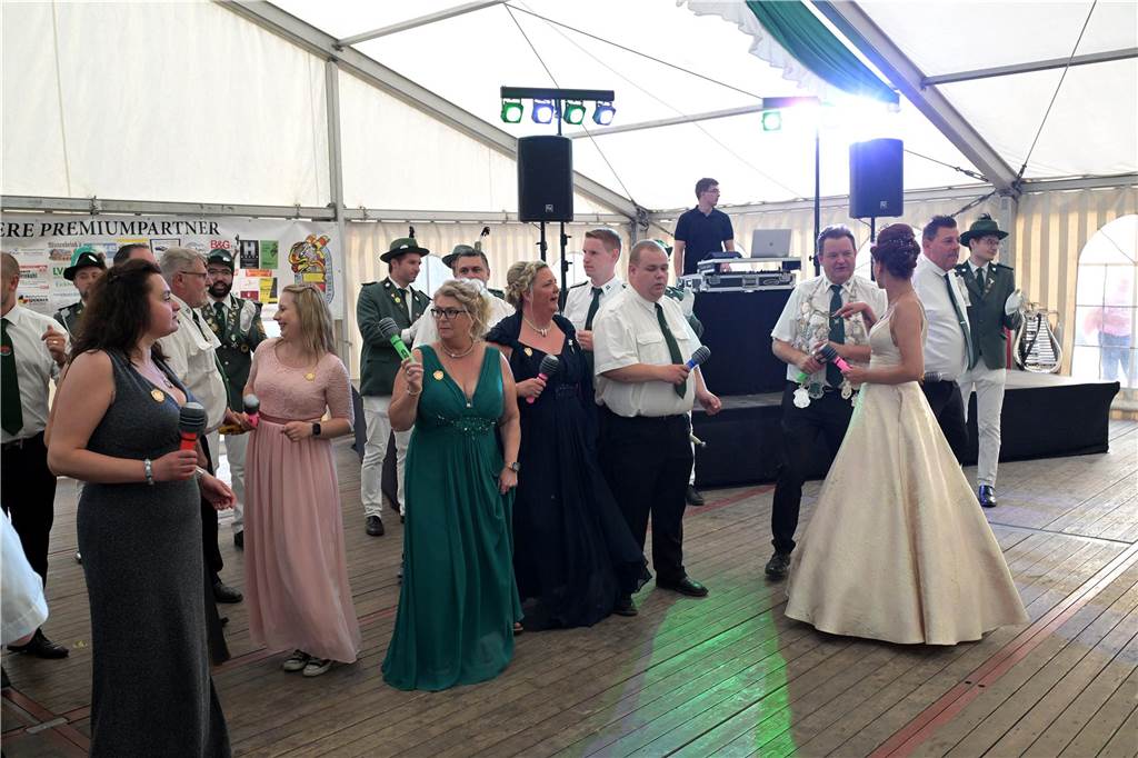 Viele Fotos vom Königsball