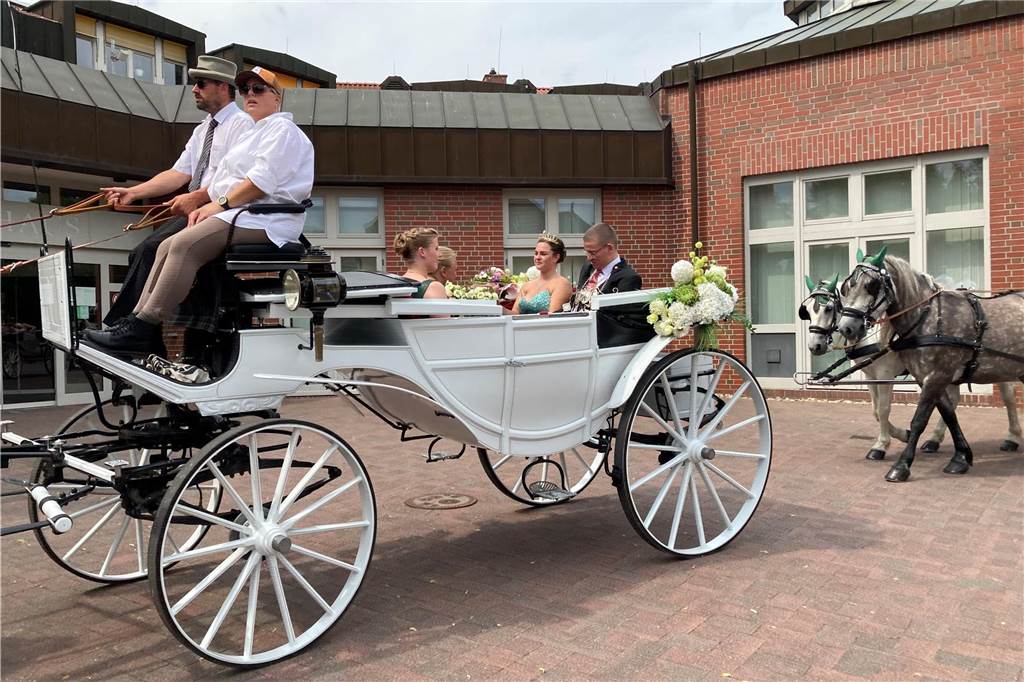 Zwei Gilden begegnen sich: Bilder vom großen Umzug in Schermbeck