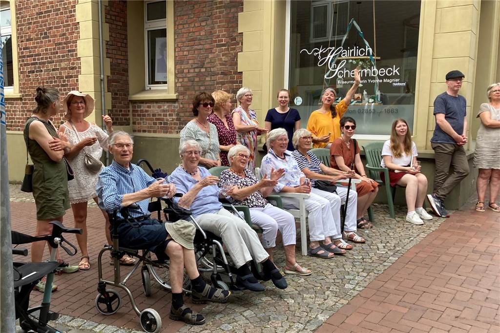 Zwei Gilden begegnen sich: Bilder vom großen Umzug in Schermbeck