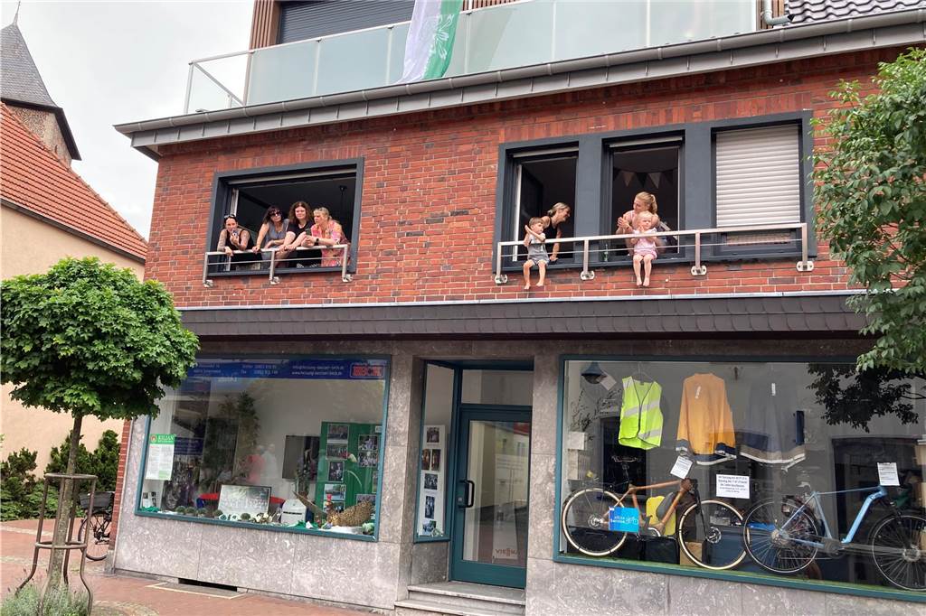 Zwei Gilden begegnen sich: Bilder vom großen Umzug in Schermbeck