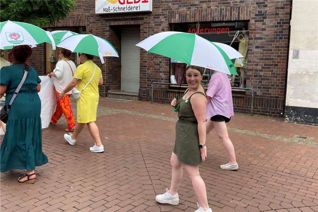 Zwei Gilden begegnen sich: Bilder vom großen Umzug in Schermbeck