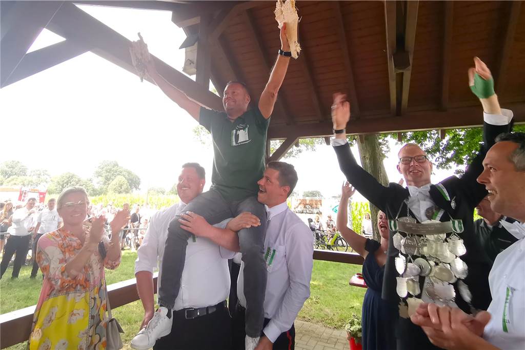 Beste Stimmung in Altschermbeck: Bilder vom Königsschießen