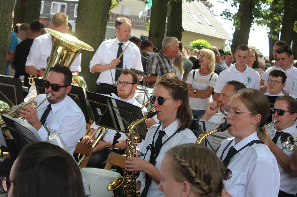 Beste Stimmung in Altschermbeck: Bilder vom Königsschießen