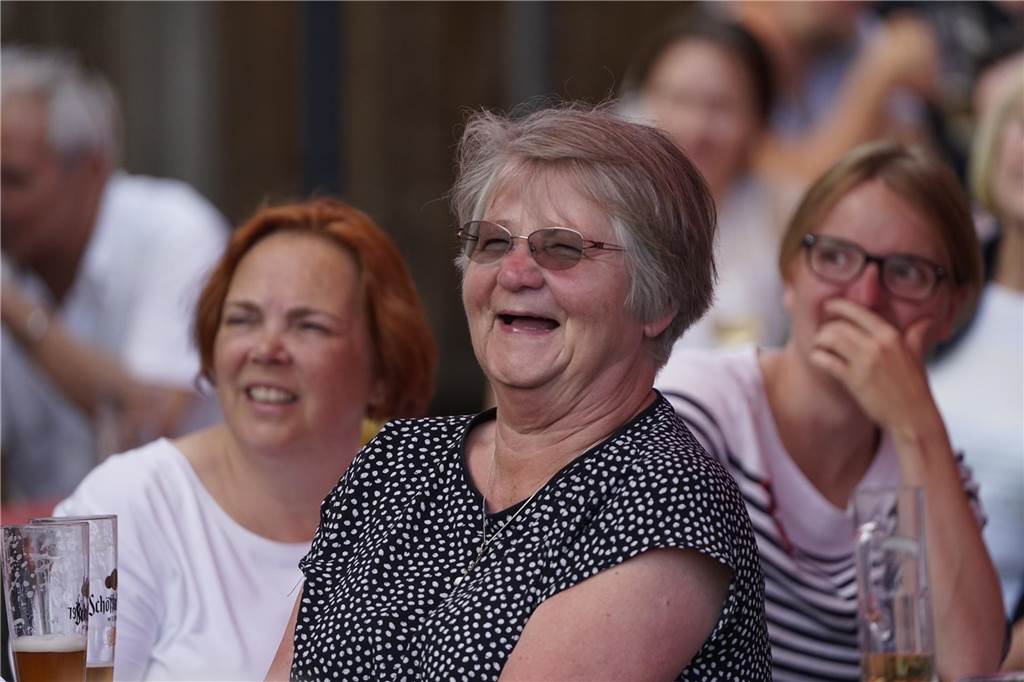 Super Stimmung beim ersten Geierabend: Viel los beim Sommer-Open-Air bei Tante Amanda