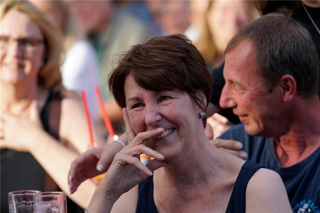 Super Stimmung beim ersten Geierabend: Viel los beim Sommer-Open-Air bei Tante Amanda