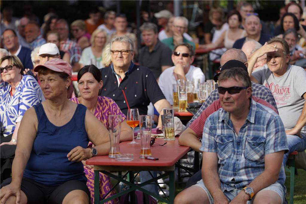 Super Stimmung beim ersten Geierabend: Viel los beim Sommer-Open-Air bei Tante Amanda
