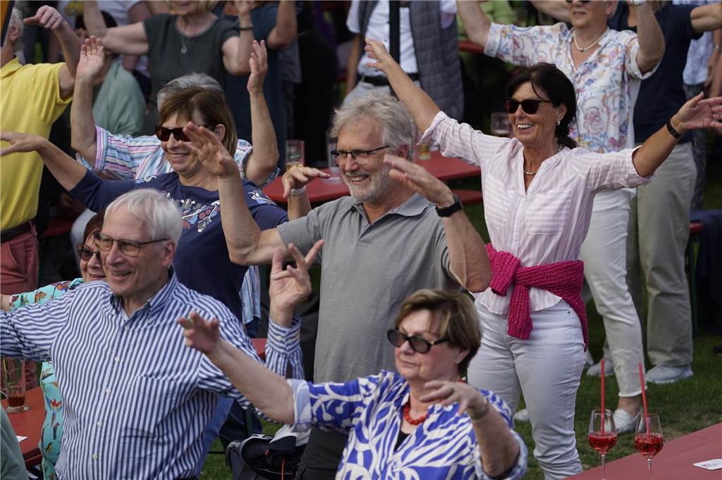 Super Stimmung beim ersten Geierabend: Viel los beim Sommer-Open-Air bei Tante Amanda