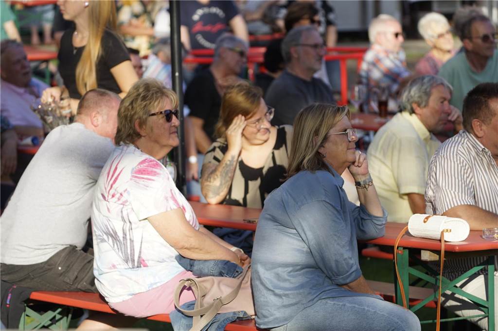Super Stimmung beim ersten Geierabend: Viel los beim Sommer-Open-Air bei Tante Amanda