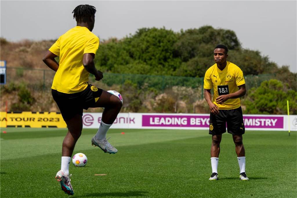 Erstes BVB-Training in San Diego: Bynoe-Gittens meldet sich zurück – Youngster tritt kürzer Erstes BVB-Training in San Diego: Bynoe-Gittens meldet sich zurück – Youngster tritt kürzer