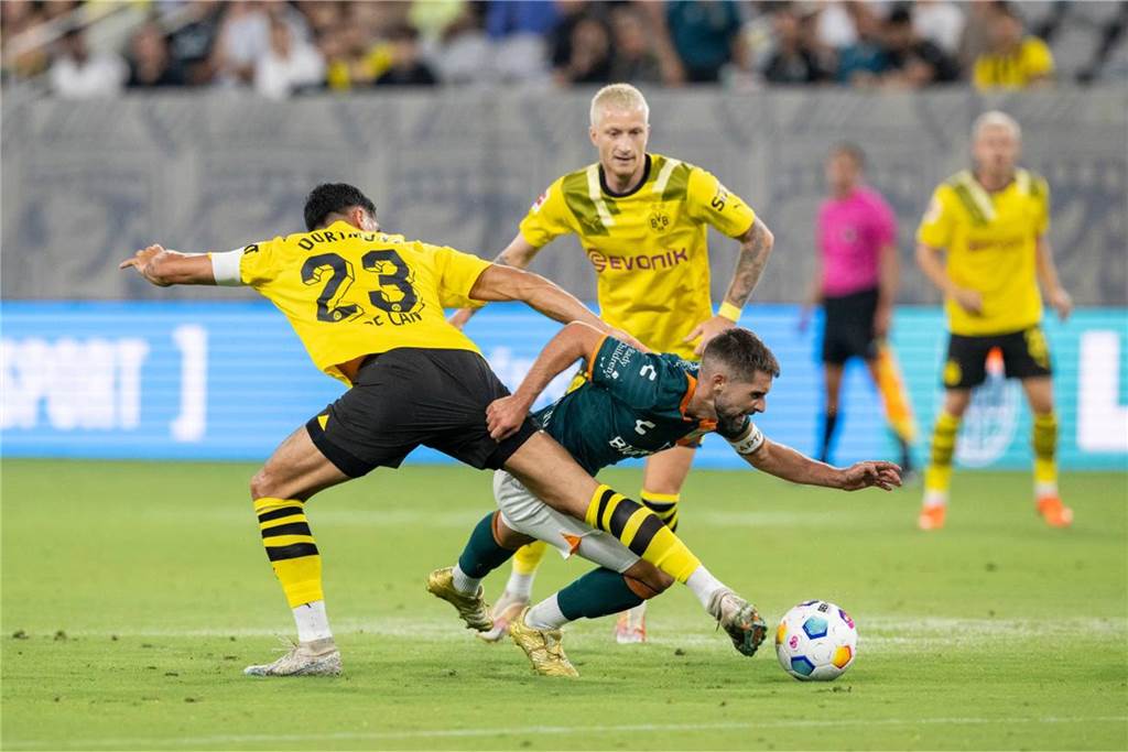 BVB müht sich gegen Wundertüte San Diego: Sorgen um Duranville und Schlotterbeck