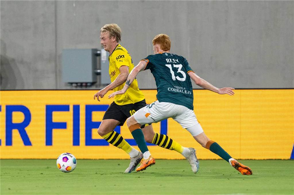 BVB müht sich gegen Wundertüte San Diego: Sorgen um Duranville und Schlotterbeck