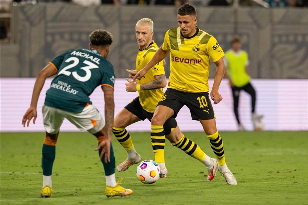 BVB müht sich gegen Wundertüte San Diego: Sorgen um Duranville und Schlotterbeck