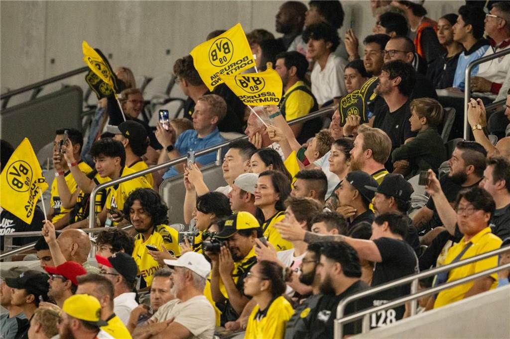 BVB müht sich gegen Wundertüte San Diego: Sorgen um Duranville und Schlotterbeck