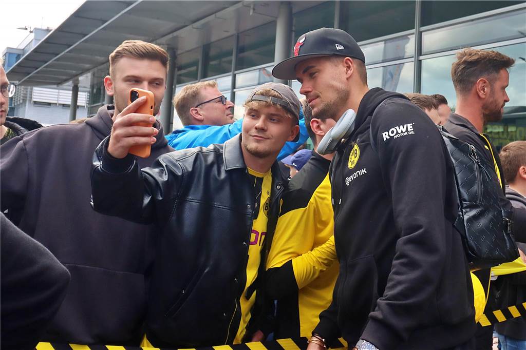 Exklusive BVB-Bilder – Reus, Haller und Co. zurück in Deutschland: Zwei Spieler reisen direkt weiter