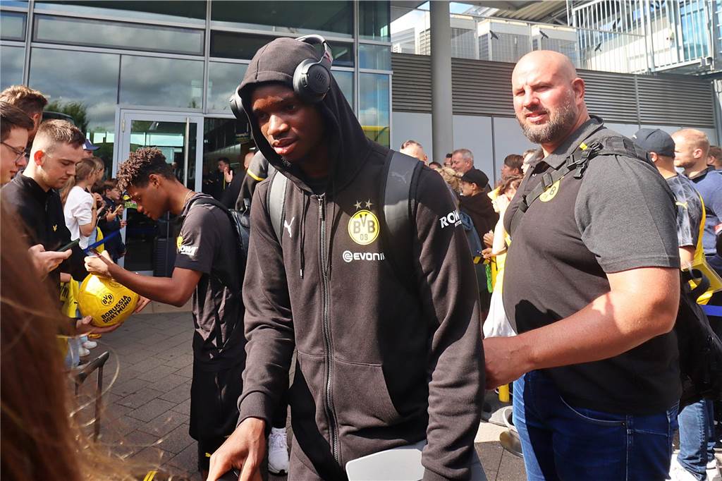 Exklusive BVB-Bilder – Reus, Haller und Co. zurück in Deutschland: Zwei Spieler reisen direkt weiter