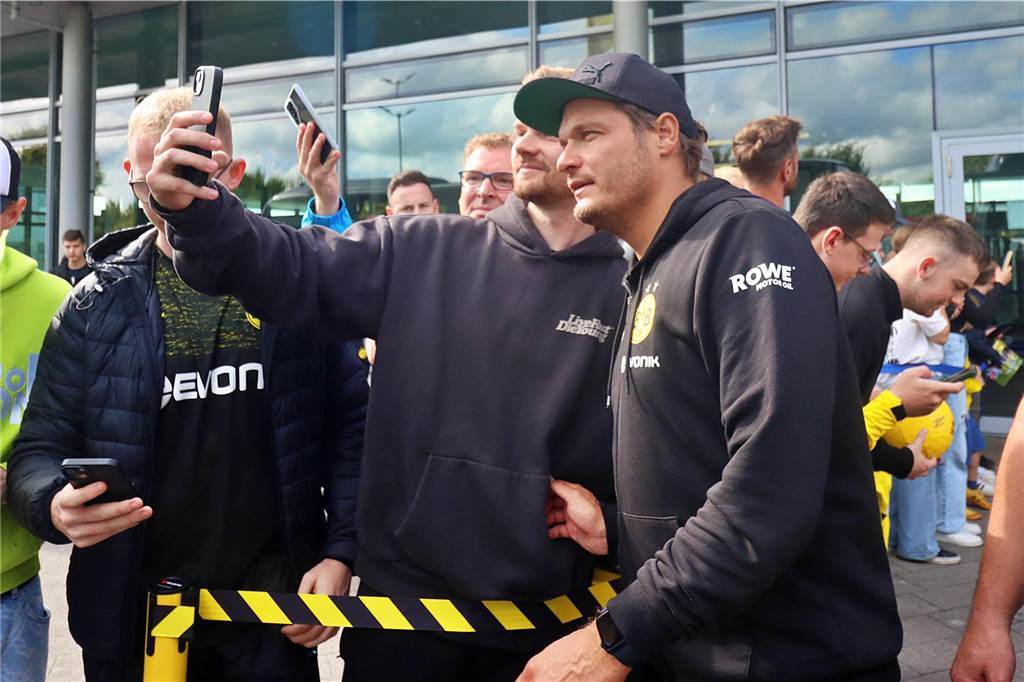Exklusive BVB-Bilder – Reus, Haller und Co. zurück in Deutschland: Zwei Spieler reisen direkt weiter