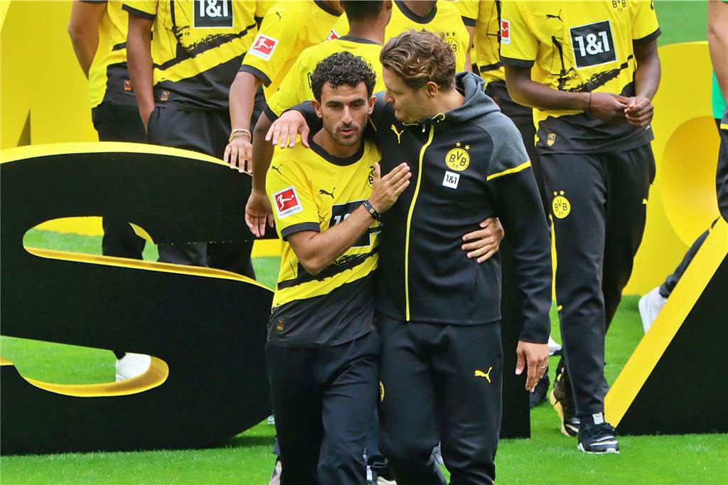 Sabitzer will „Titel gewinnen“ – Rückschlag für Adeyemi : Viele Bilder der BVB-Saisoneröffnung Sabitzer will „Titel gewinnen“ – Rückschlag für Adeyemi : Viele Bilder der BVB-Saisoneröffnung