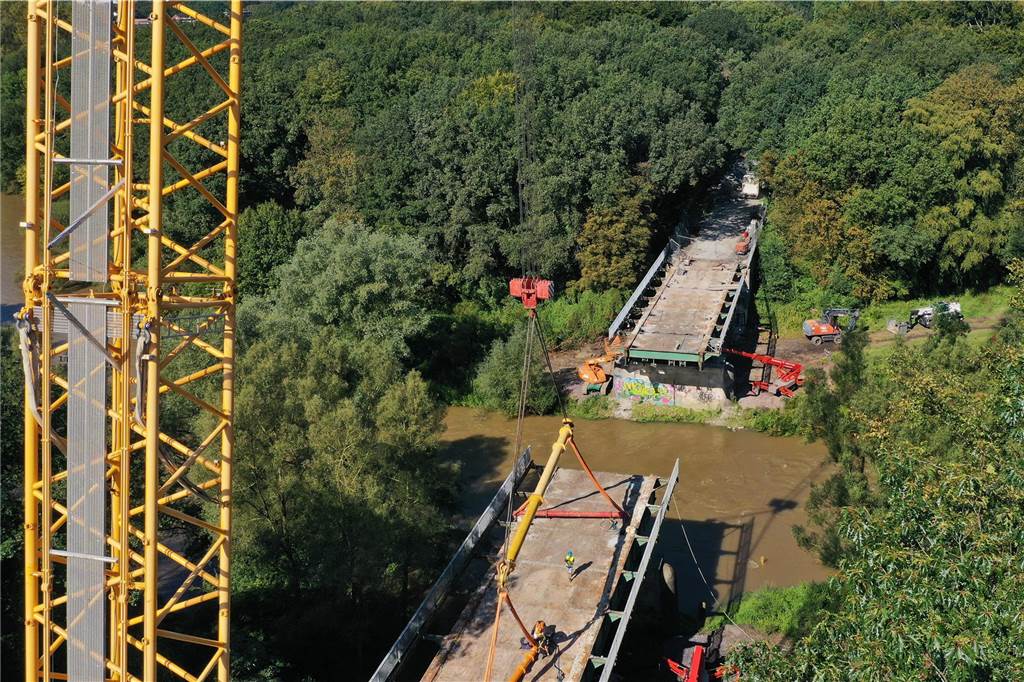 100 Jahre alte Lippebrücke in Dorsten verschwindet: Viele Fotos zeigen aufwendige Demontage