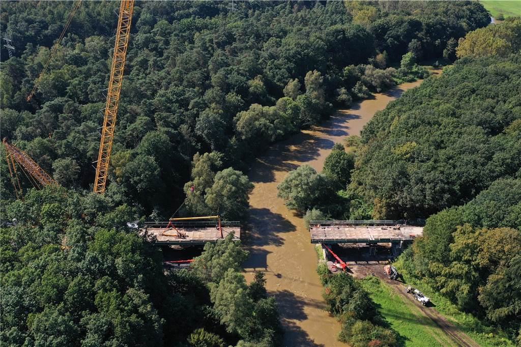 100 Jahre alte Lippebrücke in Dorsten verschwindet: Viele Fotos zeigen aufwendige Demontage