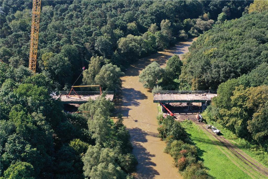 100 Jahre alte Lippebrücke in Dorsten verschwindet: Viele Fotos zeigen aufwendige Demontage