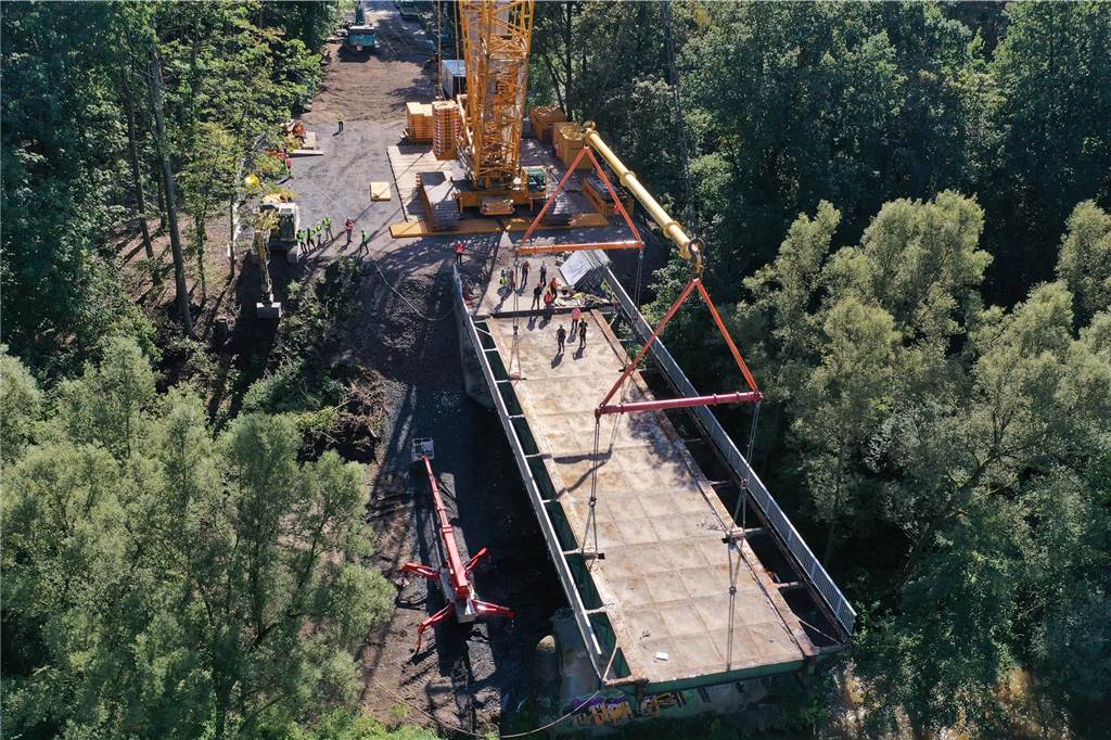 100 Jahre alte Lippebrücke in Dorsten verschwindet: Viele Fotos zeigen aufwendige Demontage