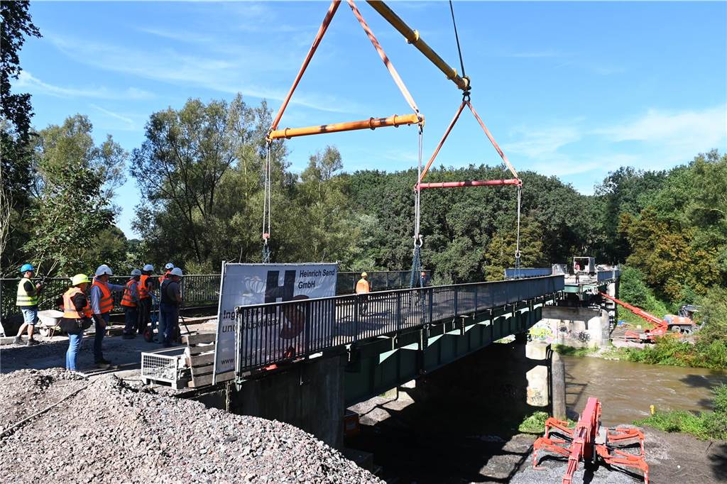 100 Jahre alte Lippebrücke in Dorsten verschwindet: Viele Fotos zeigen aufwendige Demontage