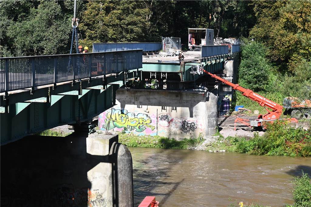 100 Jahre alte Lippebrücke in Dorsten verschwindet: Viele Fotos zeigen aufwendige Demontage