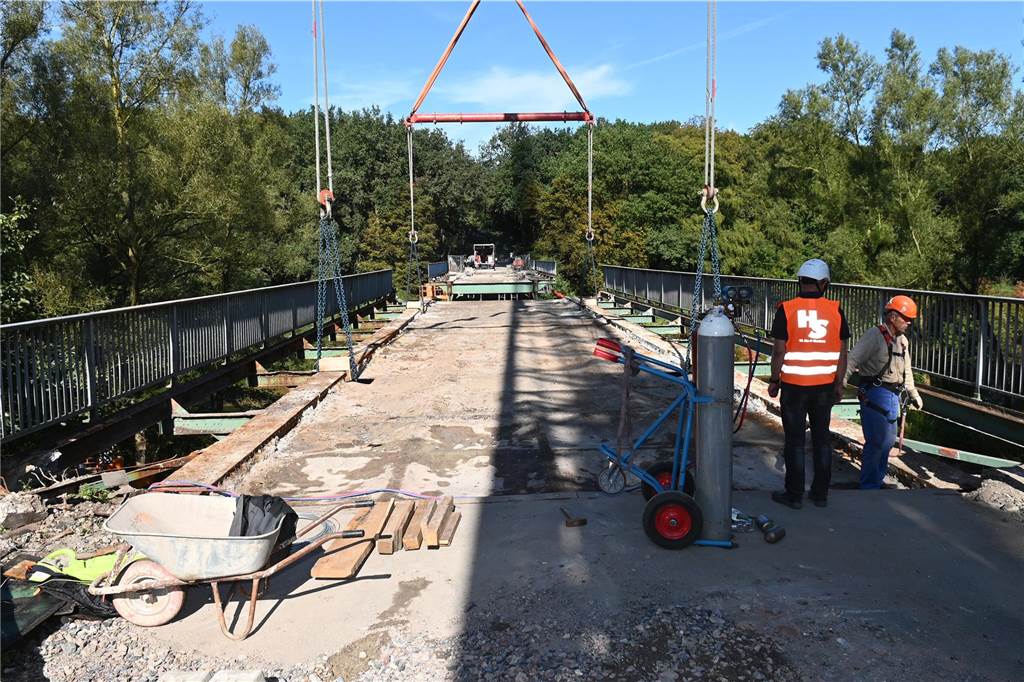 100 Jahre alte Lippebrücke in Dorsten verschwindet: Viele Fotos zeigen aufwendige Demontage