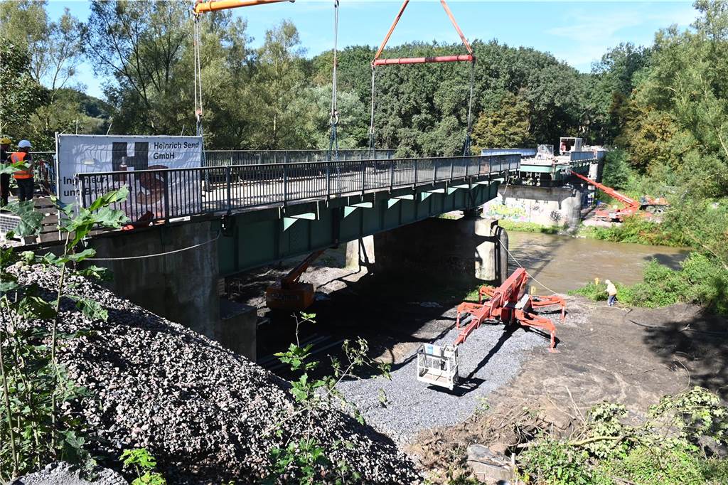 100 Jahre alte Lippebrücke in Dorsten verschwindet: Viele Fotos zeigen aufwendige Demontage
