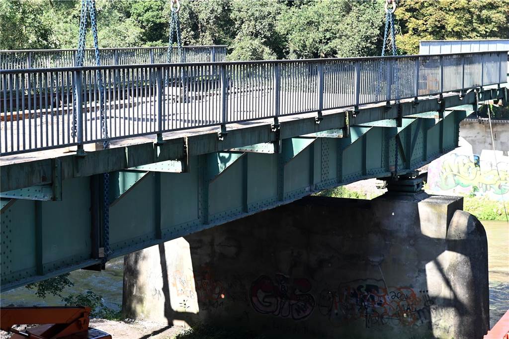 100 Jahre alte Lippebrücke in Dorsten verschwindet: Viele Fotos zeigen aufwendige Demontage