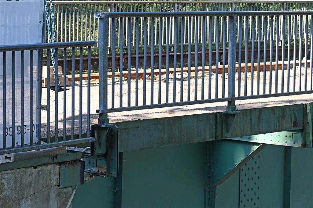 100 Jahre alte Lippebrücke in Dorsten verschwindet: Viele Fotos zeigen aufwendige Demontage