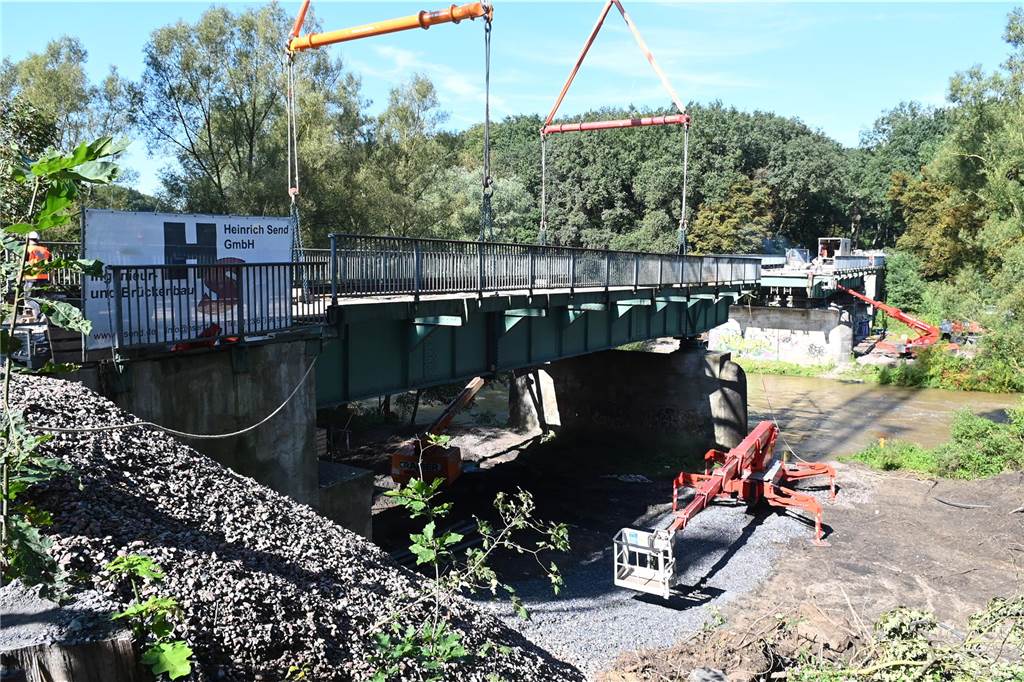 100 Jahre alte Lippebrücke in Dorsten verschwindet: Viele Fotos zeigen aufwendige Demontage