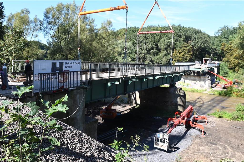 100 Jahre alte Lippebrücke in Dorsten verschwindet: Viele Fotos zeigen aufwendige Demontage