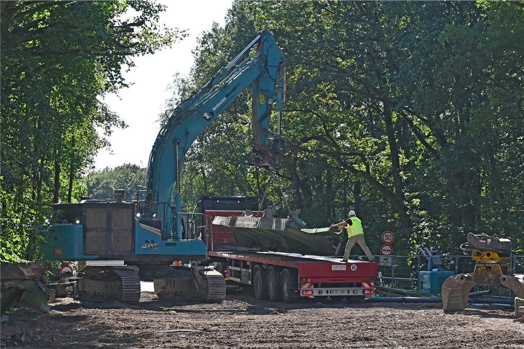 100 Jahre alte Lippebrücke in Dorsten verschwindet: Viele Fotos zeigen aufwendige Demontage