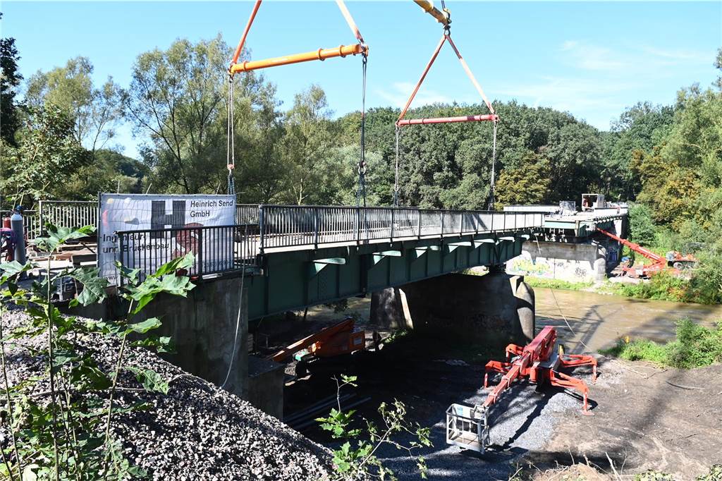 100 Jahre alte Lippebrücke in Dorsten verschwindet: Viele Fotos zeigen aufwendige Demontage