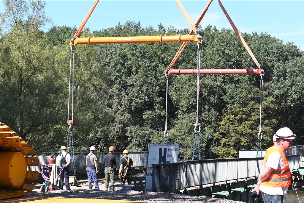100 Jahre alte Lippebrücke in Dorsten verschwindet: Viele Fotos zeigen aufwendige Demontage