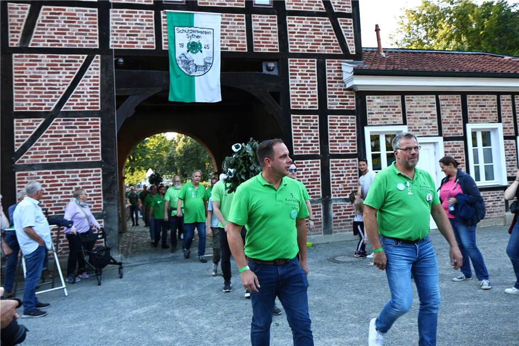 Schützenfest Sythen 2023: Viele Fotos vom Festauftakt am Schloss Sythen