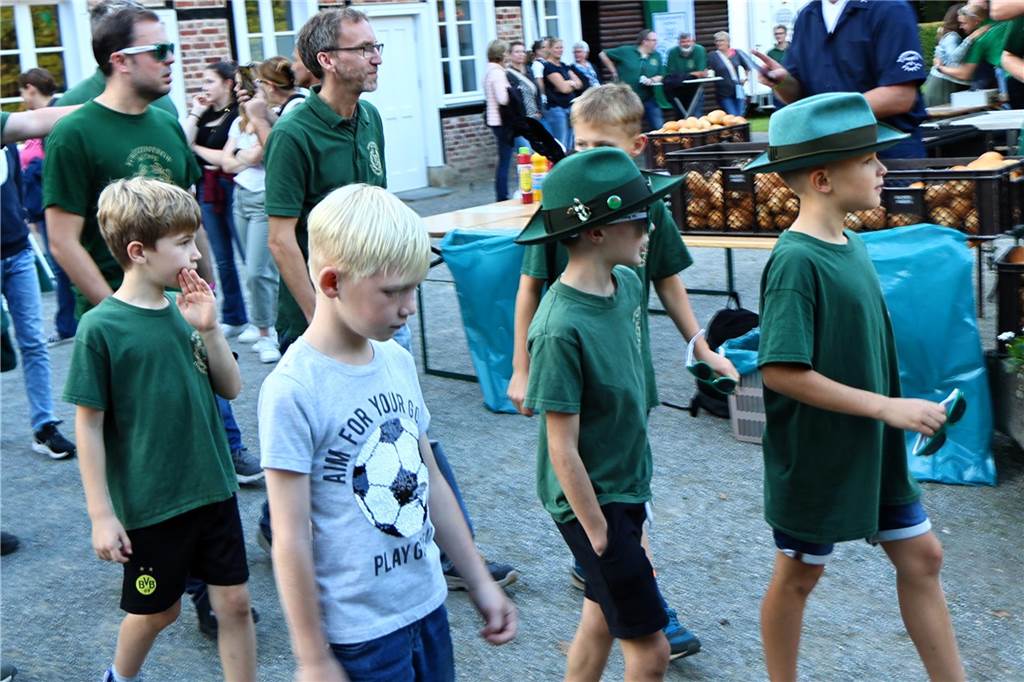 Schützenfest Sythen 2023: Viele Fotos vom Festauftakt am Schloss Sythen