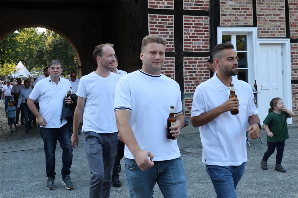 Schützenfest Sythen 2023: Viele Fotos vom Festauftakt am Schloss Sythen